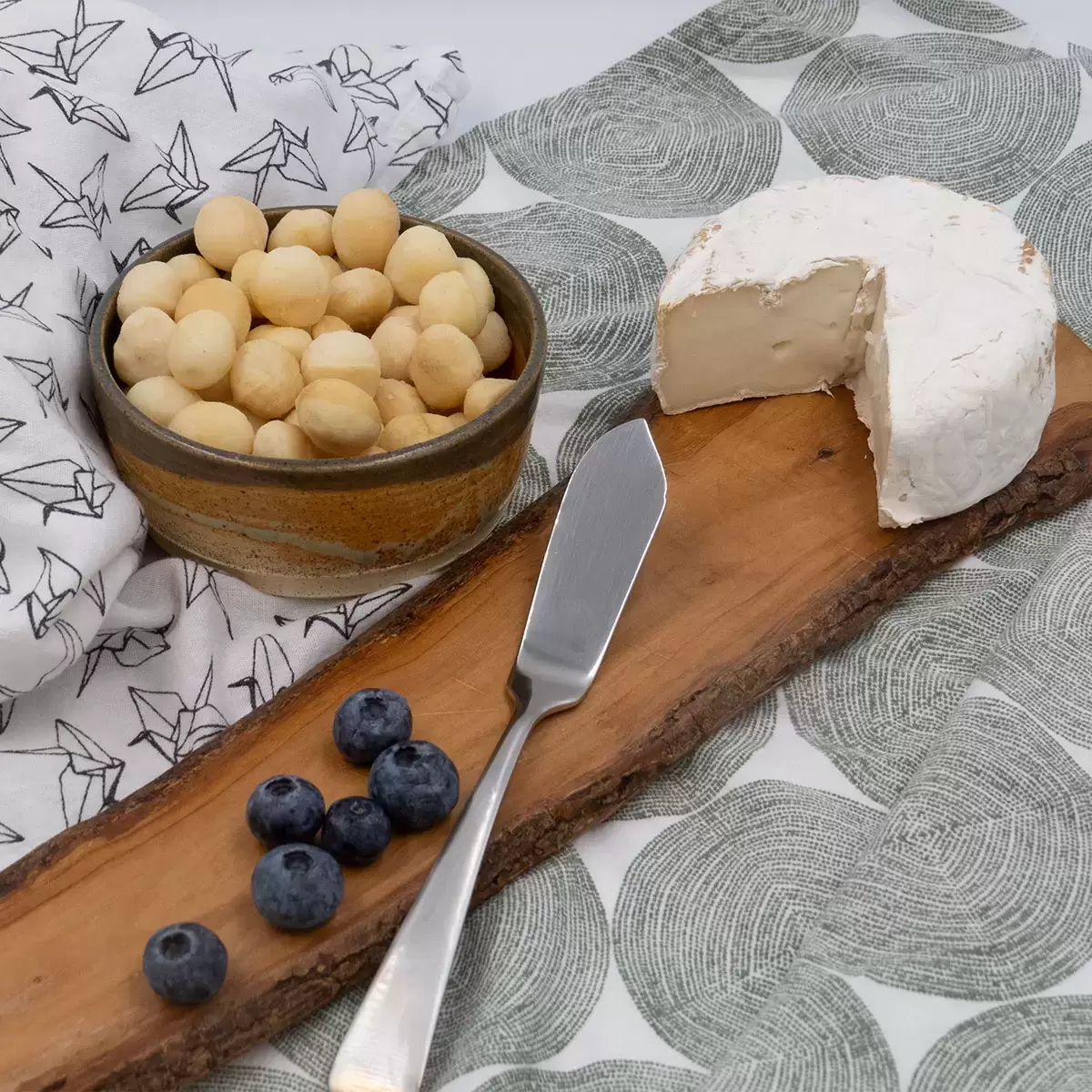 Kirkland Signature Dry Roasted Macadamia Nuts with Sea Salt 680g