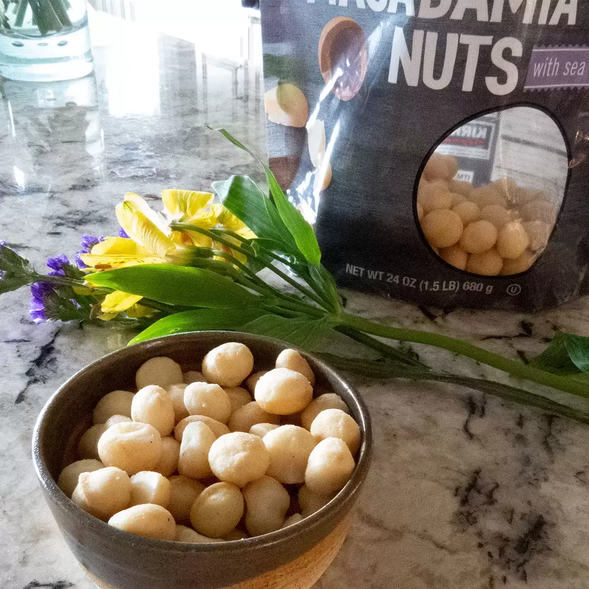 Kirkland Signature Dry Roasted Macadamia Nuts with Sea Salt 680g
