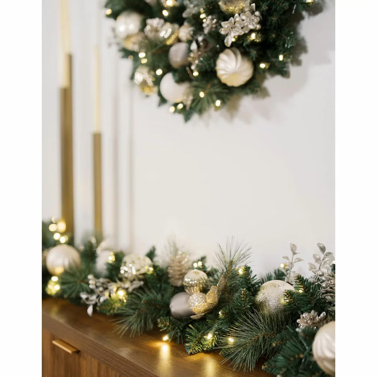 9 ft Pre-lit Christmas Artificial Garland With Twinkling LED Lights Metallic