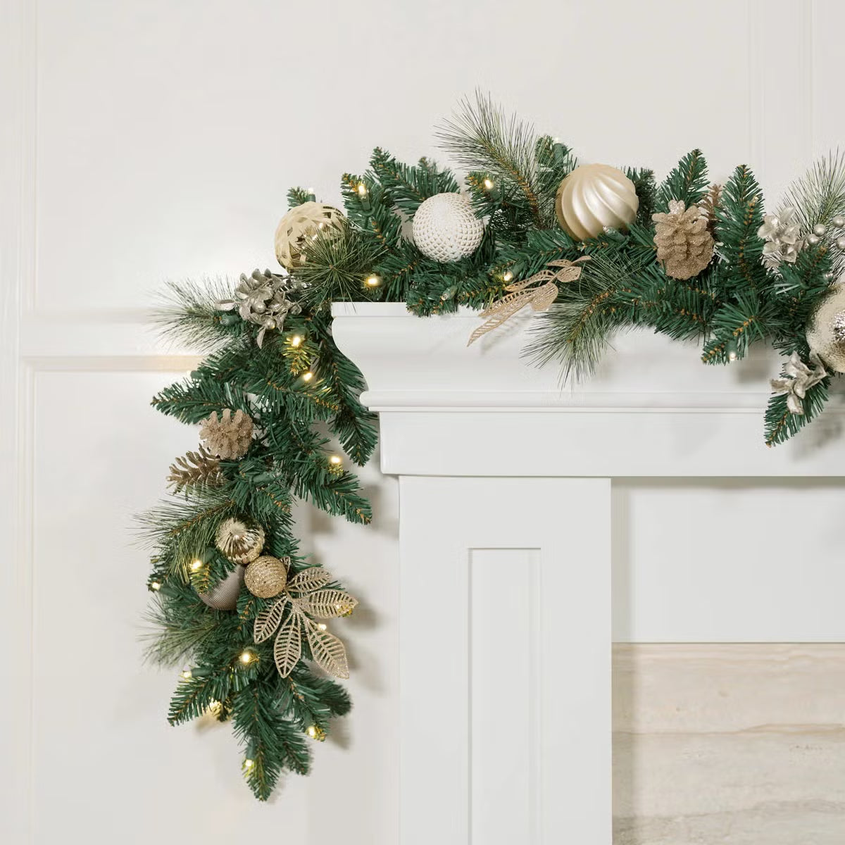 9 ft Pre-lit Christmas Artificial Garland With Twinkling LED Lights Metallic